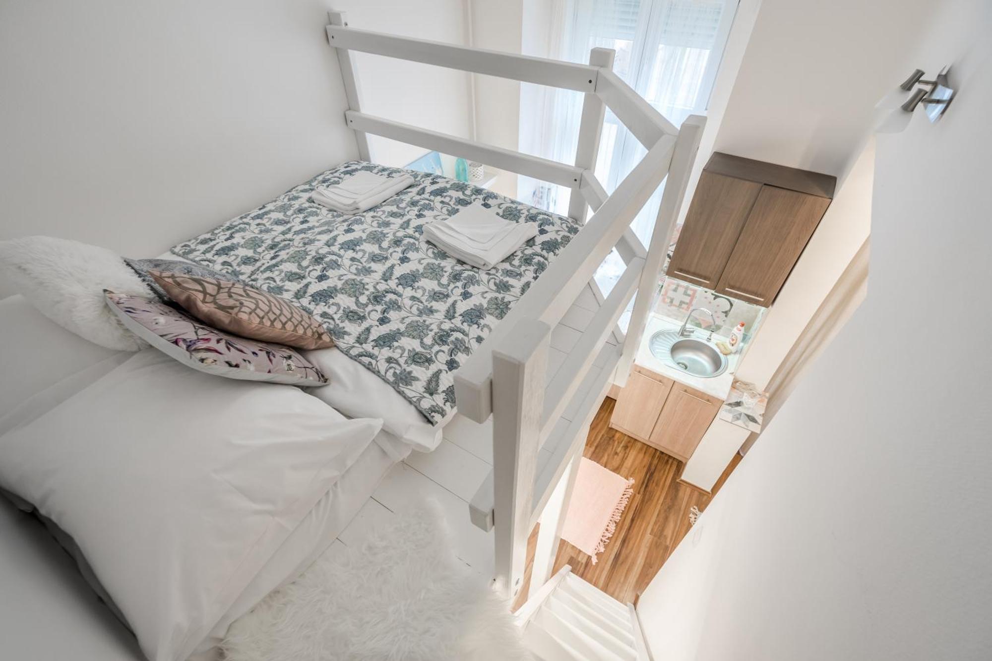Bpr Stylish Mosaic Home With Terrace 부다페스트 외부 사진